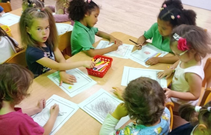 Dzień Bibliotekarza i Bibliotek - grupa Smerfy
