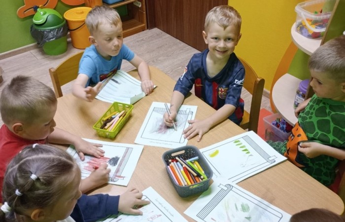 Dzień Bibliotekarza i Bibliotek - grupa Smerfy
