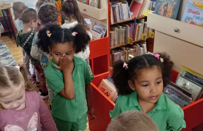 Dzień Bibliotekarza i Bibliotek - grupa Smerfy