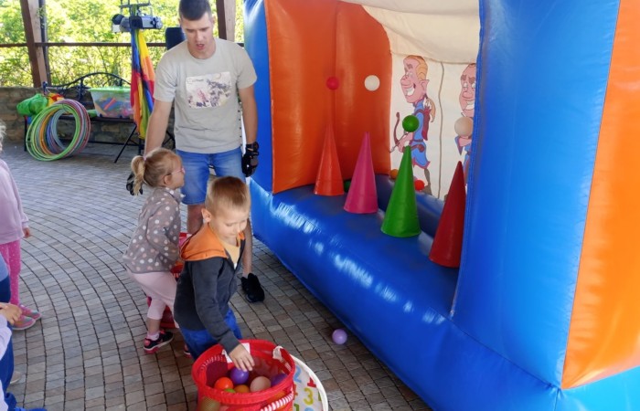 Wycieczka przedszkolaków do Pstrągowej - Grupa Smerfy