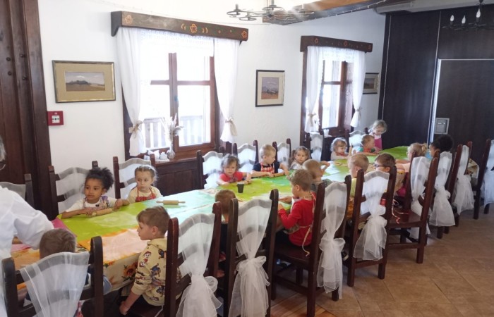 Wycieczka przedszkolaków do Pstrągowej - Grupa Smerfy