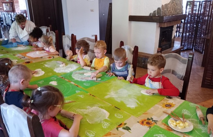 Wycieczka przedszkolaków do Pstrągowej - Grupa Smerfy