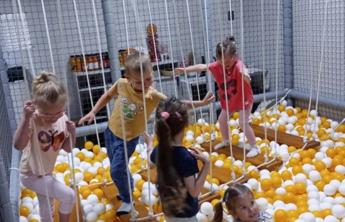 Wycieczka przedszkolaków do Pstrągowej - Grupa Smerfy