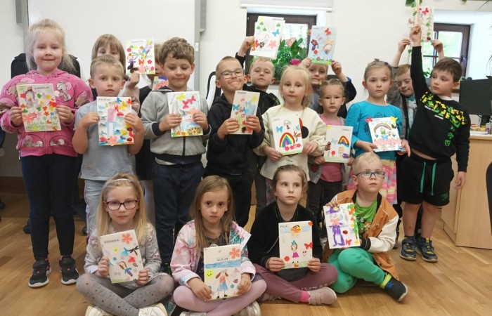 Warsztaty plastyczno – technicznych w Gminnej Bibliotece w Trzcianie - grupa Tygrysy