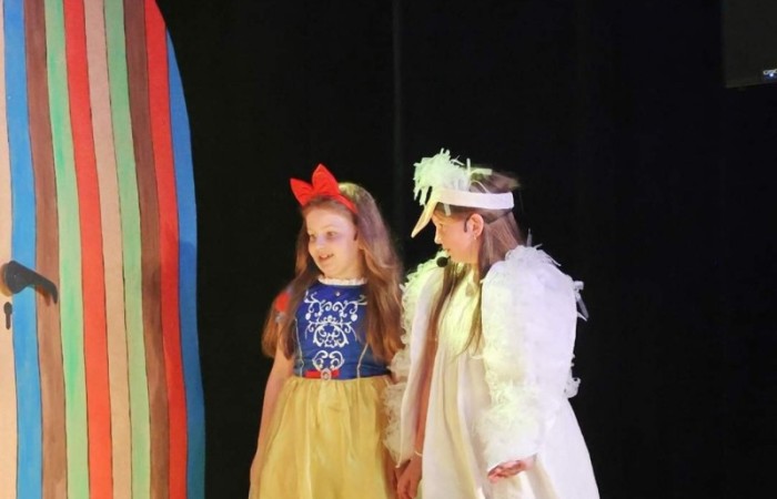 „Królewna Śnieżka i siedmiu krasnoludków” w wykonaniu grupy teatralnej Tespis