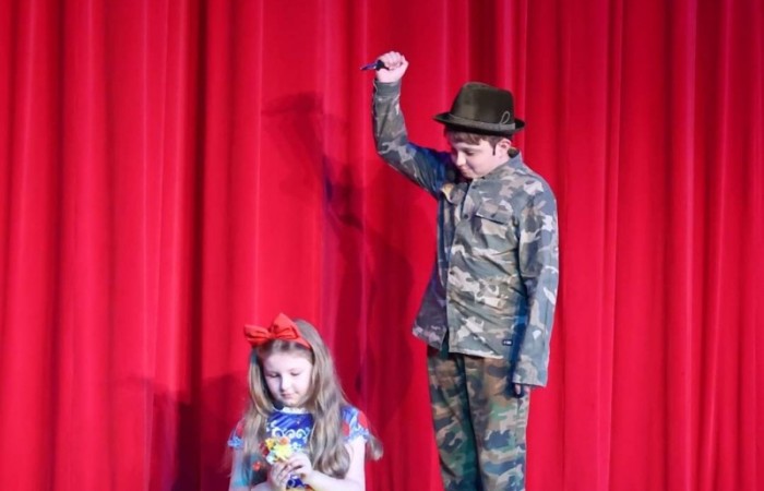 „Królewna Śnieżka i siedmiu krasnoludków” w wykonaniu grupy teatralnej Tespis