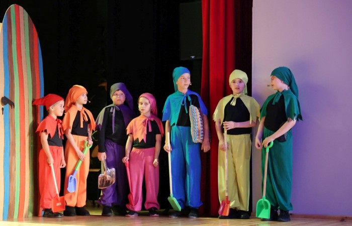 „Królewna Śnieżka i siedmiu krasnoludków” w wykonaniu grupy teatralnej Tespis