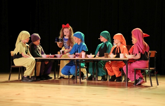 „Królewna Śnieżka i siedmiu krasnoludków” w wykonaniu grupy teatralnej Tespis
