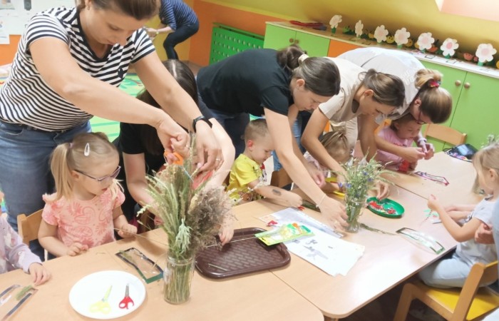 Zajęcia otwarte w Słoneczkach „Z książką poznajemy świat”