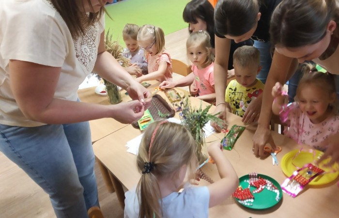 Zajęcia otwarte w Słoneczkach „Z książką poznajemy świat”