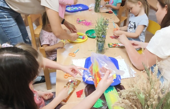 Zajęcia otwarte w Słoneczkach „Z książką poznajemy świat”