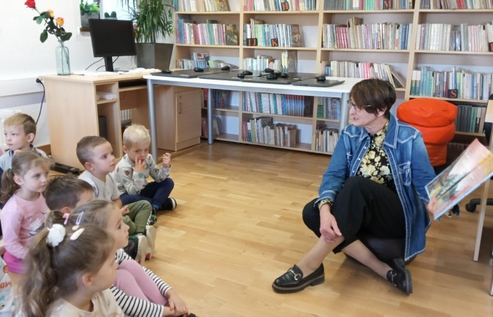 Zajęcia czytelnicze dla „Smerfów” w Bibliotece