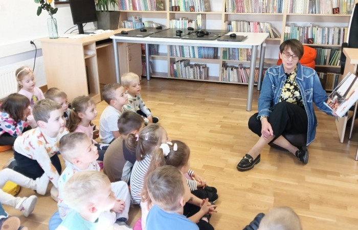 Zajęcia czytelnicze dla „Smerfów” w Bibliotece
