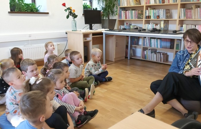 Zajęcia czytelnicze dla „Smerfów” w Bibliotece
