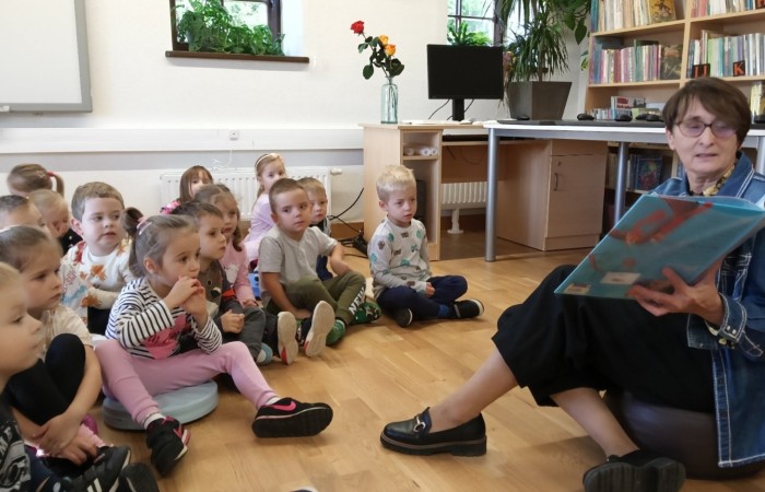 Zajęcia czytelnicze dla „Smerfów” w Bibliotece