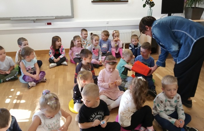 Zajęcia czytelnicze dla „Smerfów” w Bibliotece