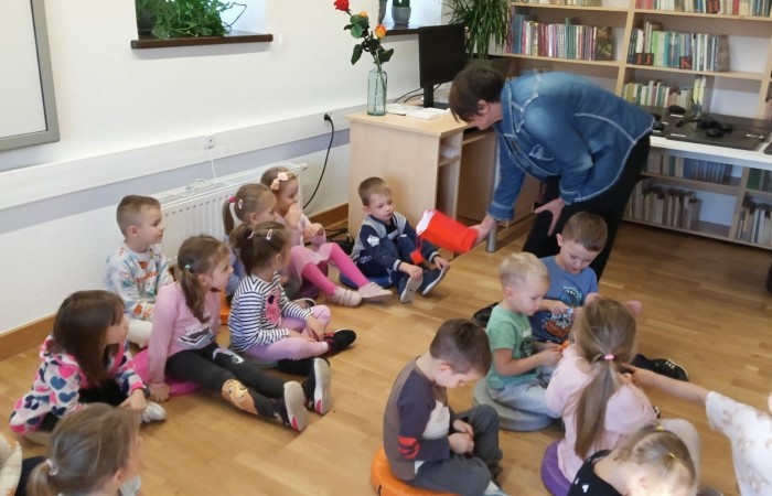 Zajęcia czytelnicze dla „Smerfów” w Bibliotece