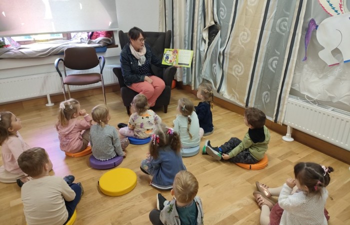 Słoneczka i Tygrysy z wizytą w Gminnego Bibliotece Publicznej