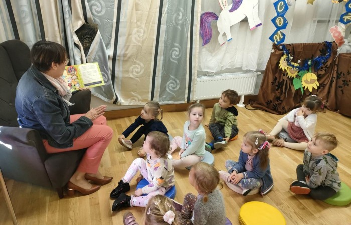 Słoneczka i Tygrysy z wizytą w Gminnego Bibliotece Publicznej