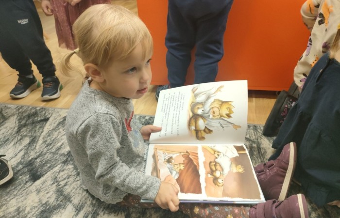 Słoneczka i Tygrysy z wizytą w Gminnego Bibliotece Publicznej