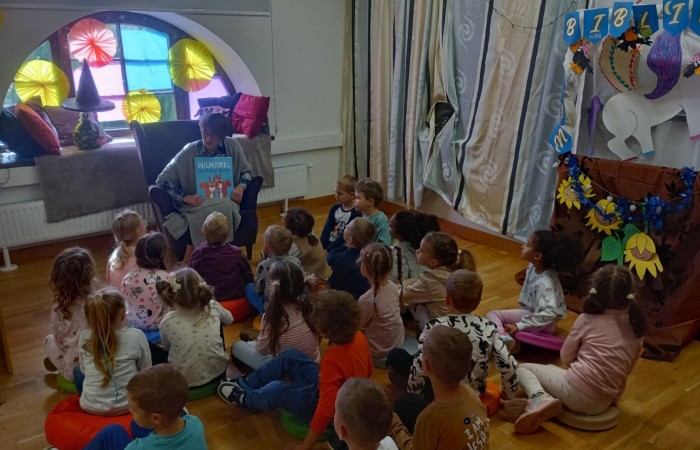 Słoneczka i Tygrysy z wizytą w Gminnego Bibliotece Publicznej