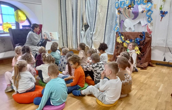 Słoneczka i Tygrysy z wizytą w Gminnego Bibliotece Publicznej