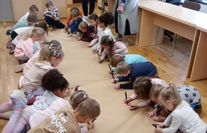 Słoneczka i Tygrysy z wizytą w Gminnego Bibliotece Publicznej