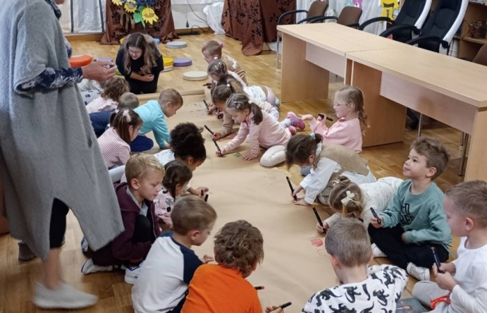 Słoneczka i Tygrysy z wizytą w Gminnego Bibliotece Publicznej