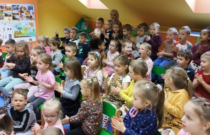 Audycja muzyczna o tematyce ludowej i patriotycznej pt. „11 listopada – Święto Niepodległości”