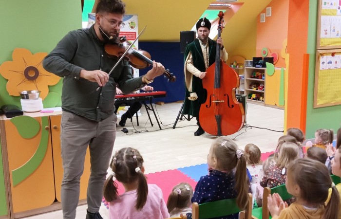 Audycja muzyczna o tematyce ludowej i patriotycznej pt. „11 listopada – Święto Niepodległości”
