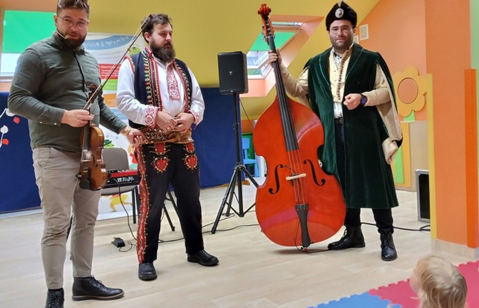 Audycja muzyczna o tematyce ludowej i patriotycznej pt. „11 listopada – Święto Niepodległości”