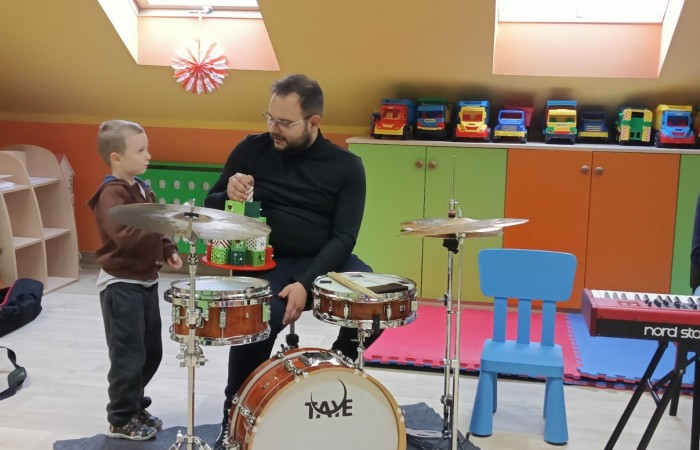 „W świątecznym nastoju” – audycja muzyczna „Pracownia Jaszczur i Przyjaciele”