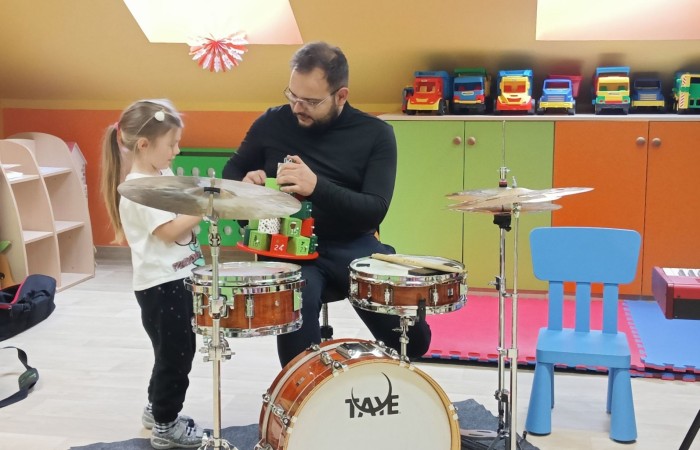„W świątecznym nastoju” – audycja muzyczna „Pracownia Jaszczur i Przyjaciele”