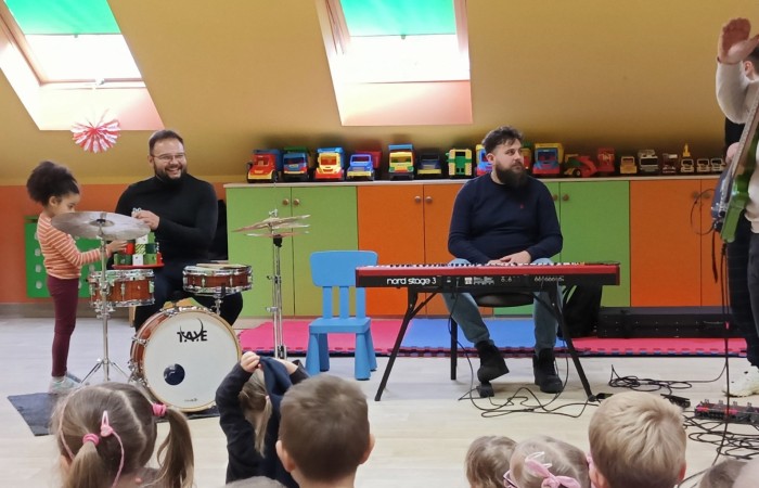 „W świątecznym nastoju” – audycja muzyczna „Pracownia Jaszczur i Przyjaciele”