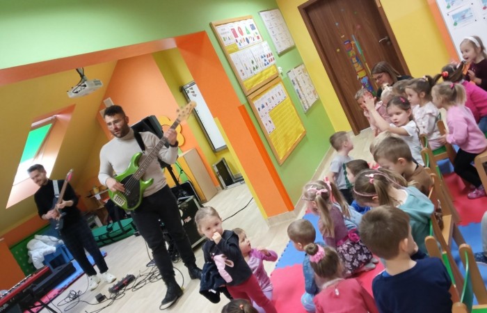 „W świątecznym nastoju” – audycja muzyczna „Pracownia Jaszczur i Przyjaciele”