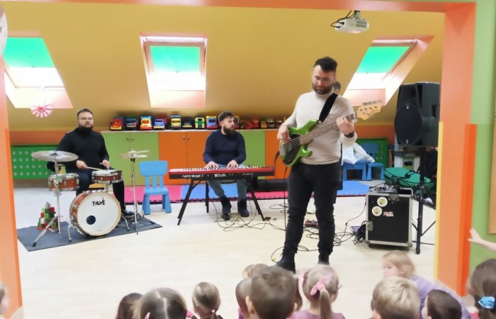 „W świątecznym nastoju” – audycja muzyczna „Pracownia Jaszczur i Przyjaciele”
