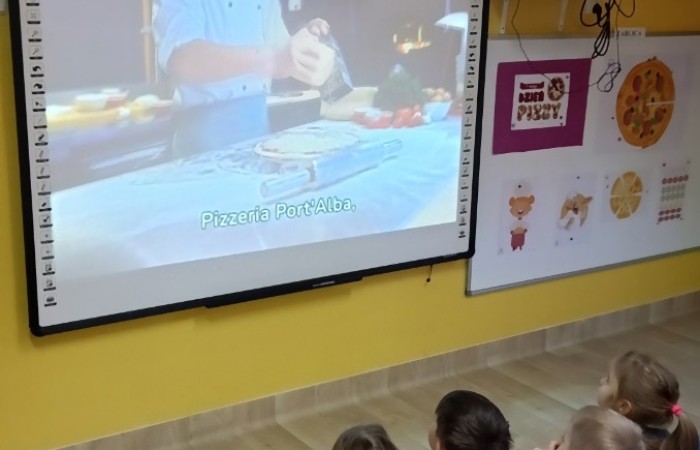 Międzynarodowy Dzień Pizzy - grupa Smerfy