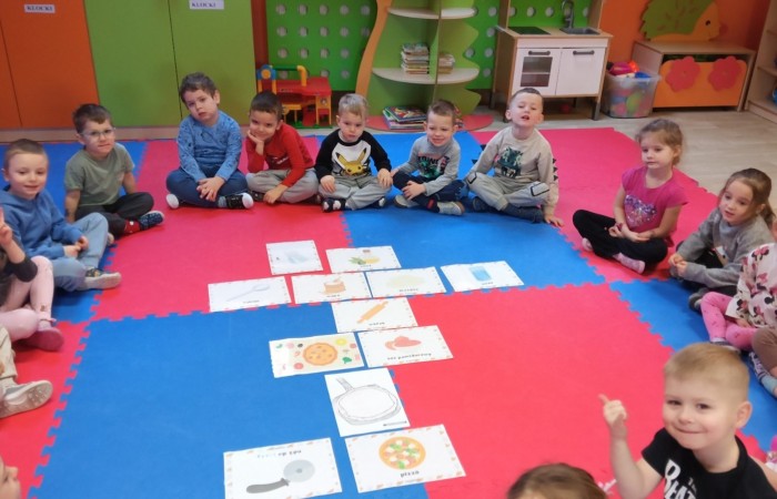 Międzynarodowy Dzień Pizzy - grupa Smerfy