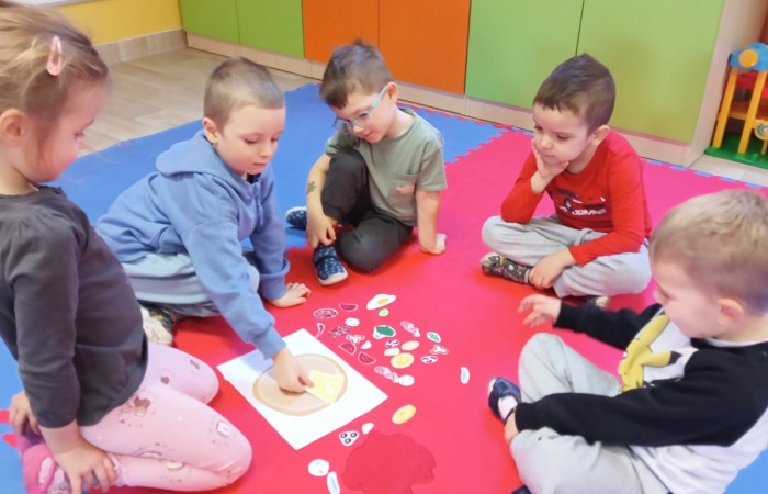 Międzynarodowy Dzień Pizzy - grupa Smerfy