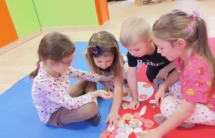Międzynarodowy Dzień Pizzy - grupa Smerfy