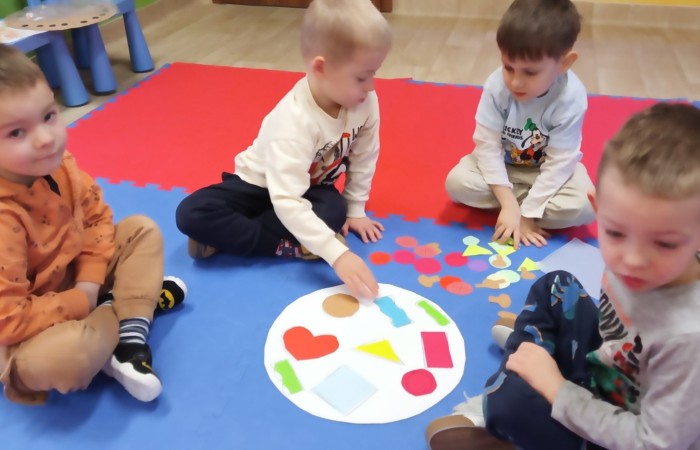 Międzynarodowy Dzień Pizzy - grupa Smerfy
