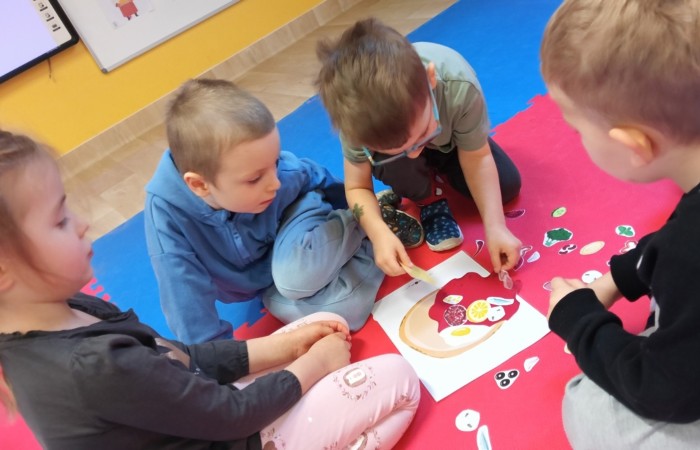 Międzynarodowy Dzień Pizzy - grupa Smerfy