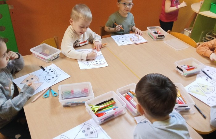 Międzynarodowy Dzień Pizzy - grupa Smerfy