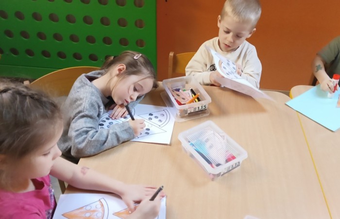 Międzynarodowy Dzień Pizzy - grupa Smerfy