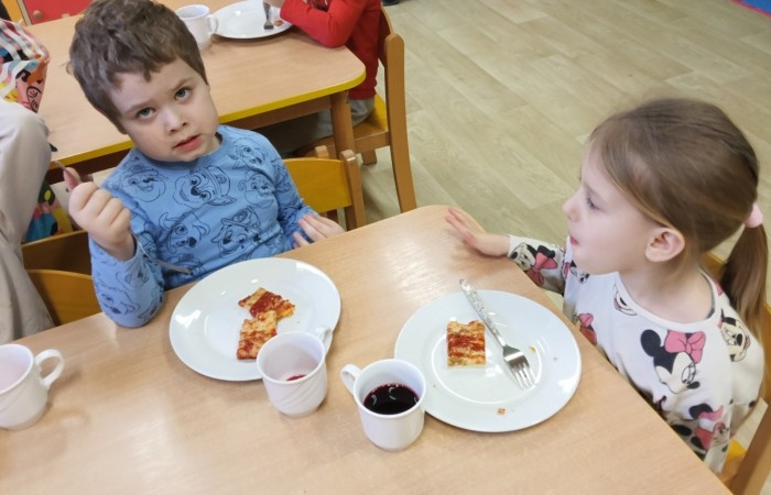 Międzynarodowy Dzień Pizzy - grupa Smerfy
