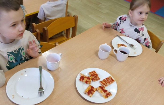Międzynarodowy Dzień Pizzy - grupa Smerfy