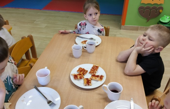 Międzynarodowy Dzień Pizzy - grupa Smerfy