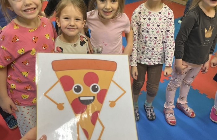 Międzynarodowy Dzień Pizzy - grupa Smerfy