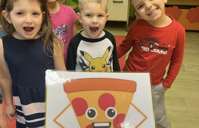 Międzynarodowy Dzień Pizzy - grupa Smerfy