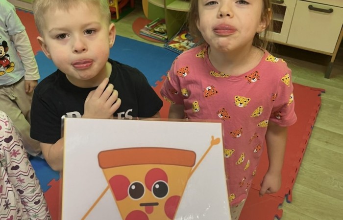 Międzynarodowy Dzień Pizzy - grupa Smerfy